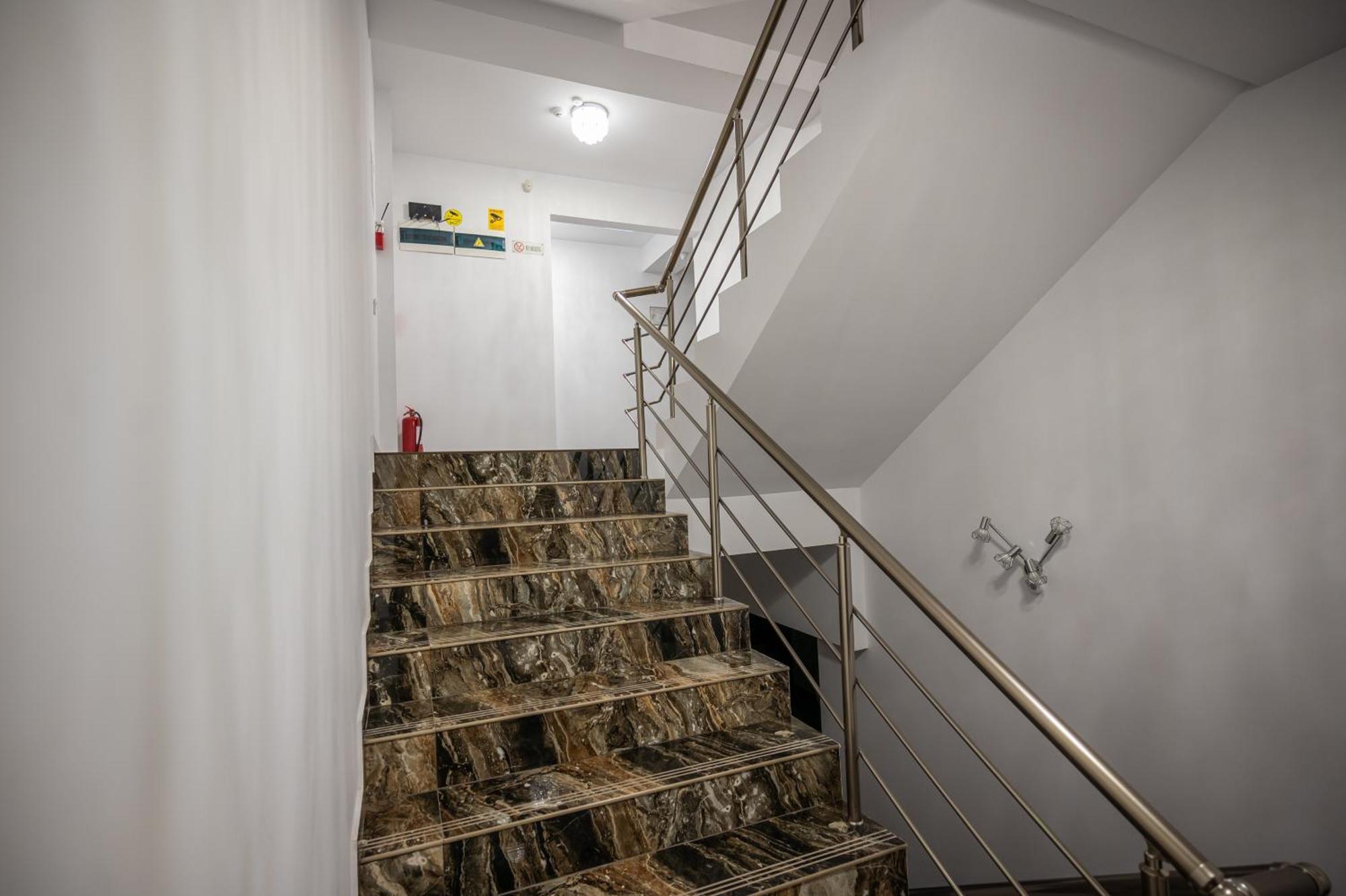 Hotel Damar コスティネシュティ エクステリア 写真