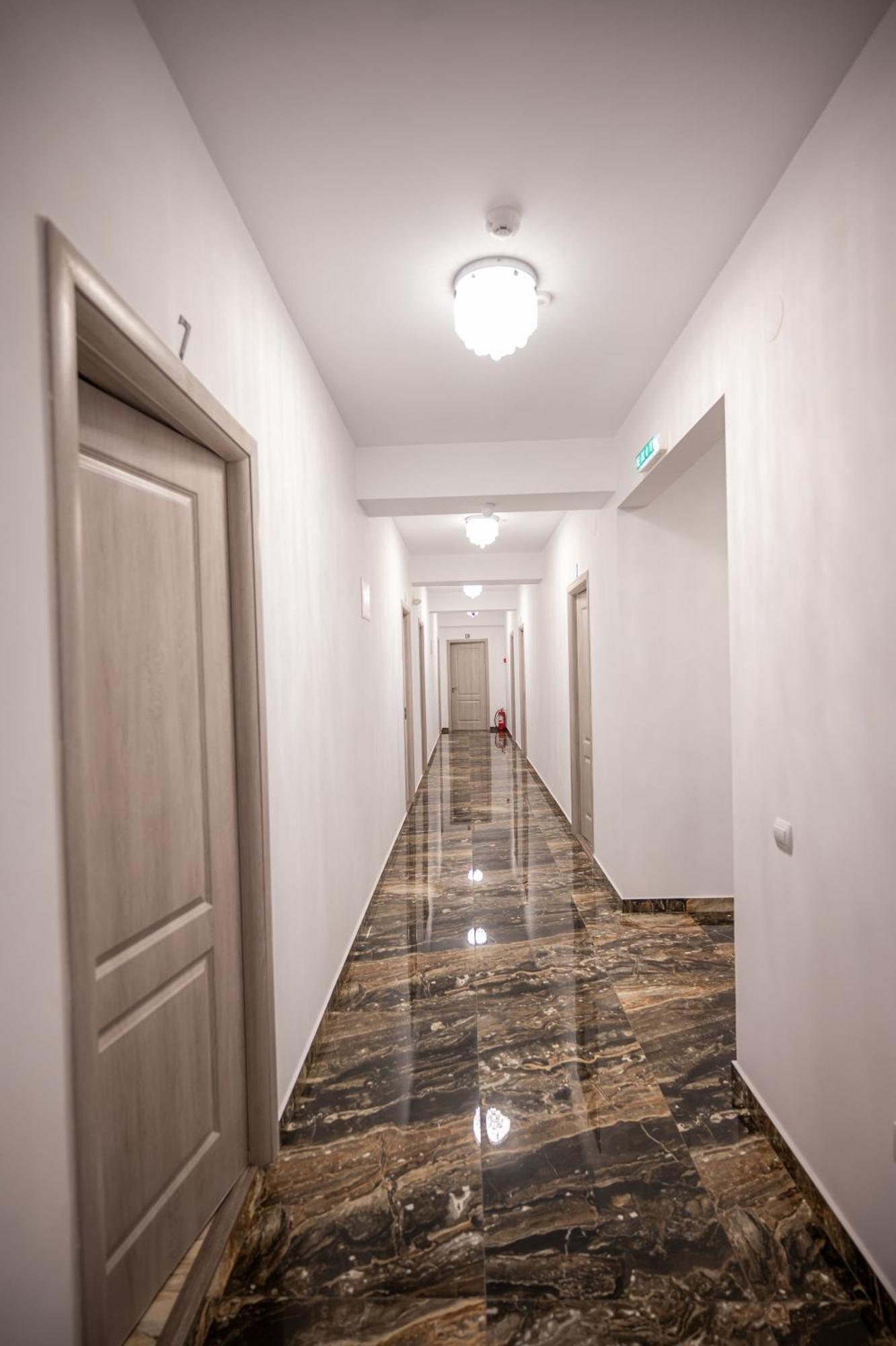Hotel Damar コスティネシュティ エクステリア 写真