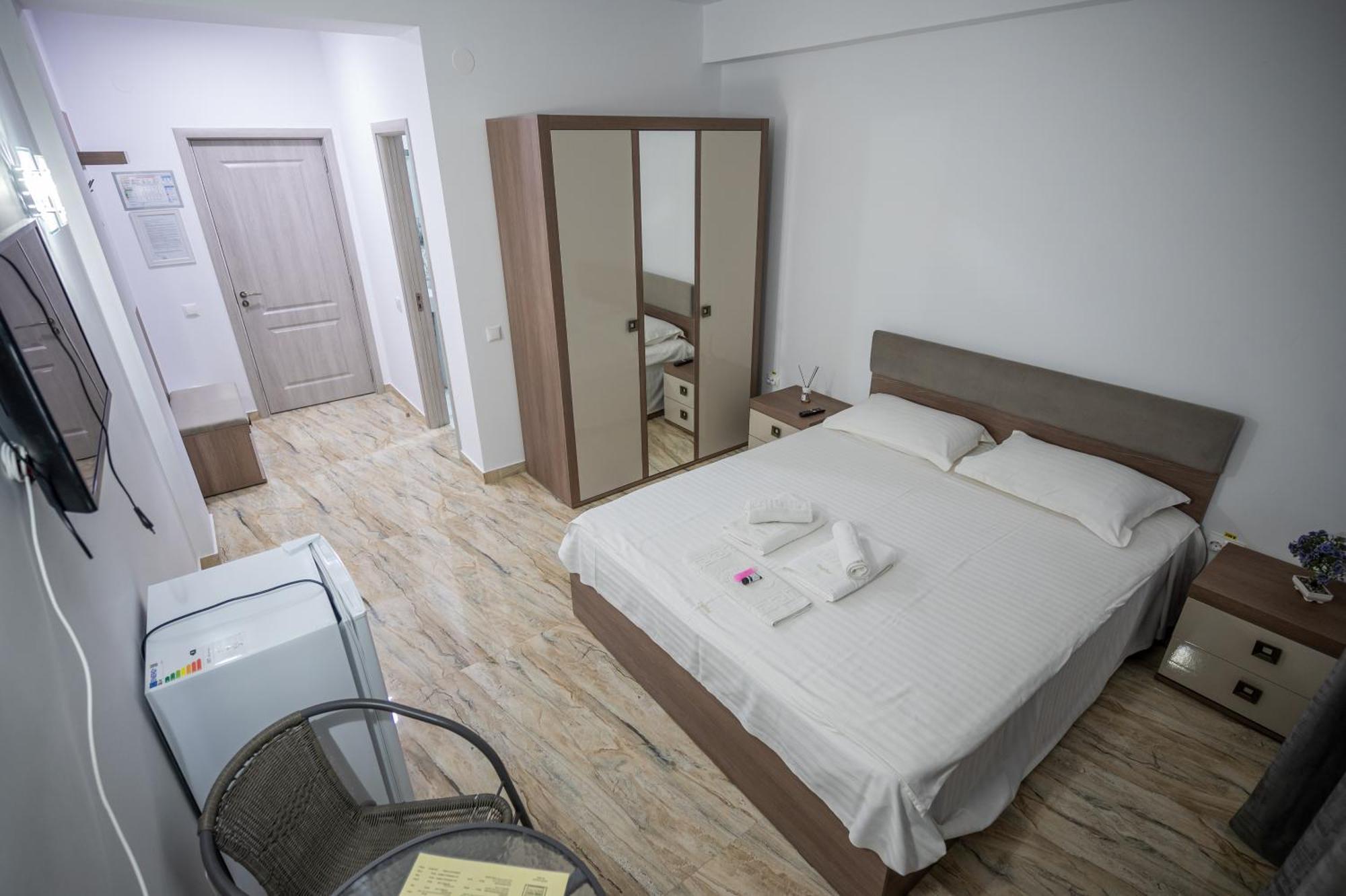 Hotel Damar コスティネシュティ エクステリア 写真