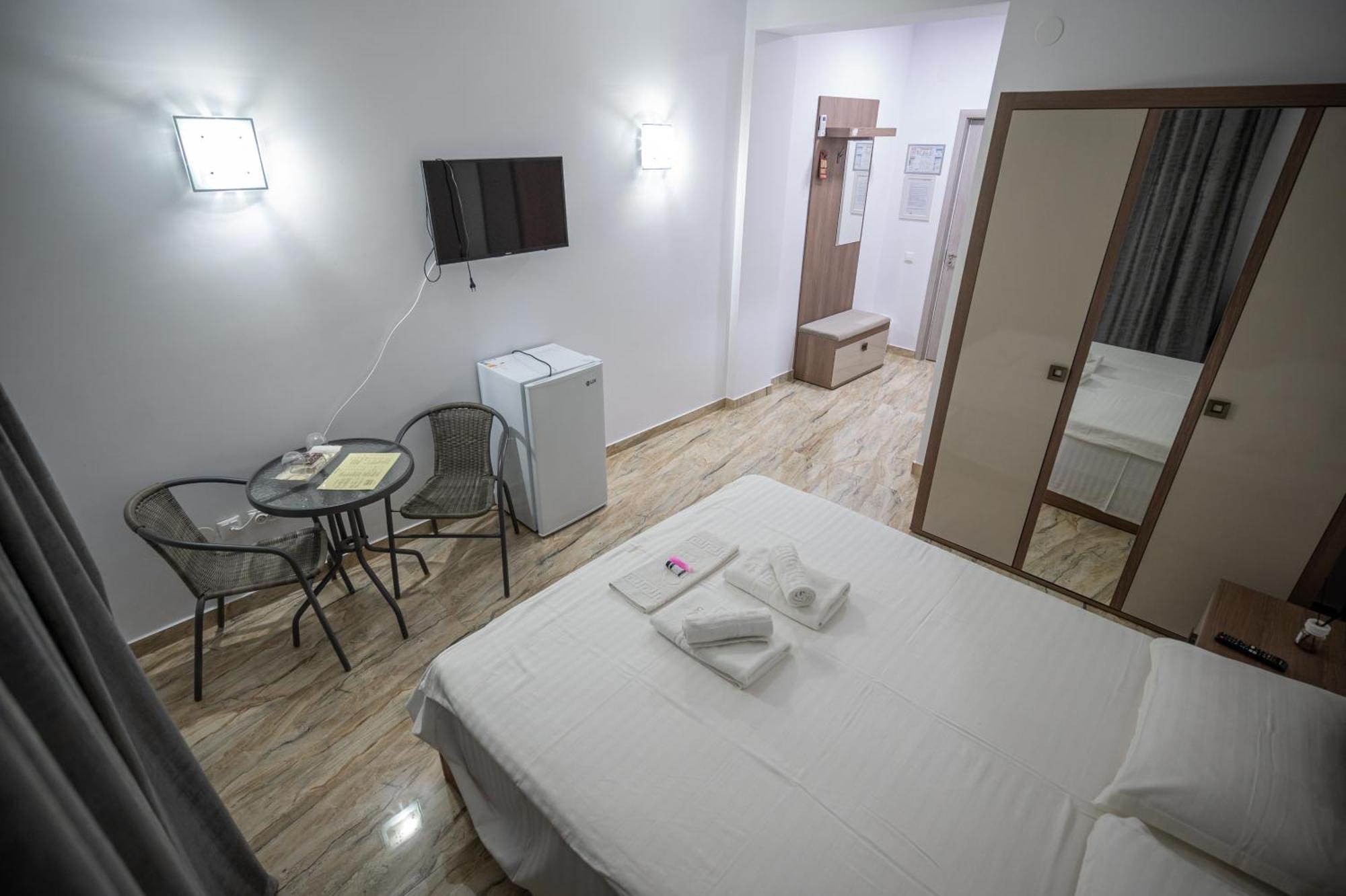 Hotel Damar コスティネシュティ エクステリア 写真