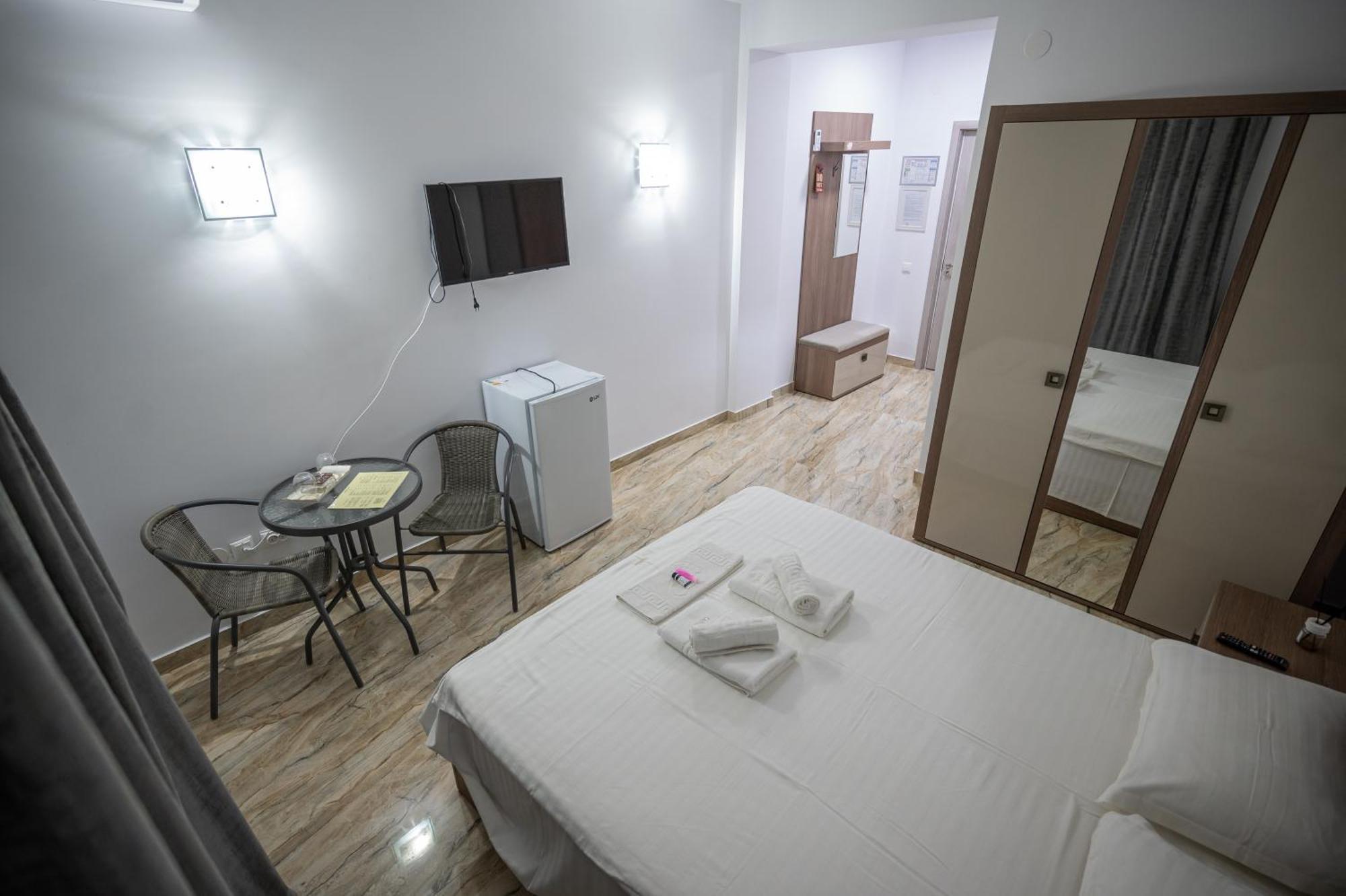 Hotel Damar コスティネシュティ エクステリア 写真