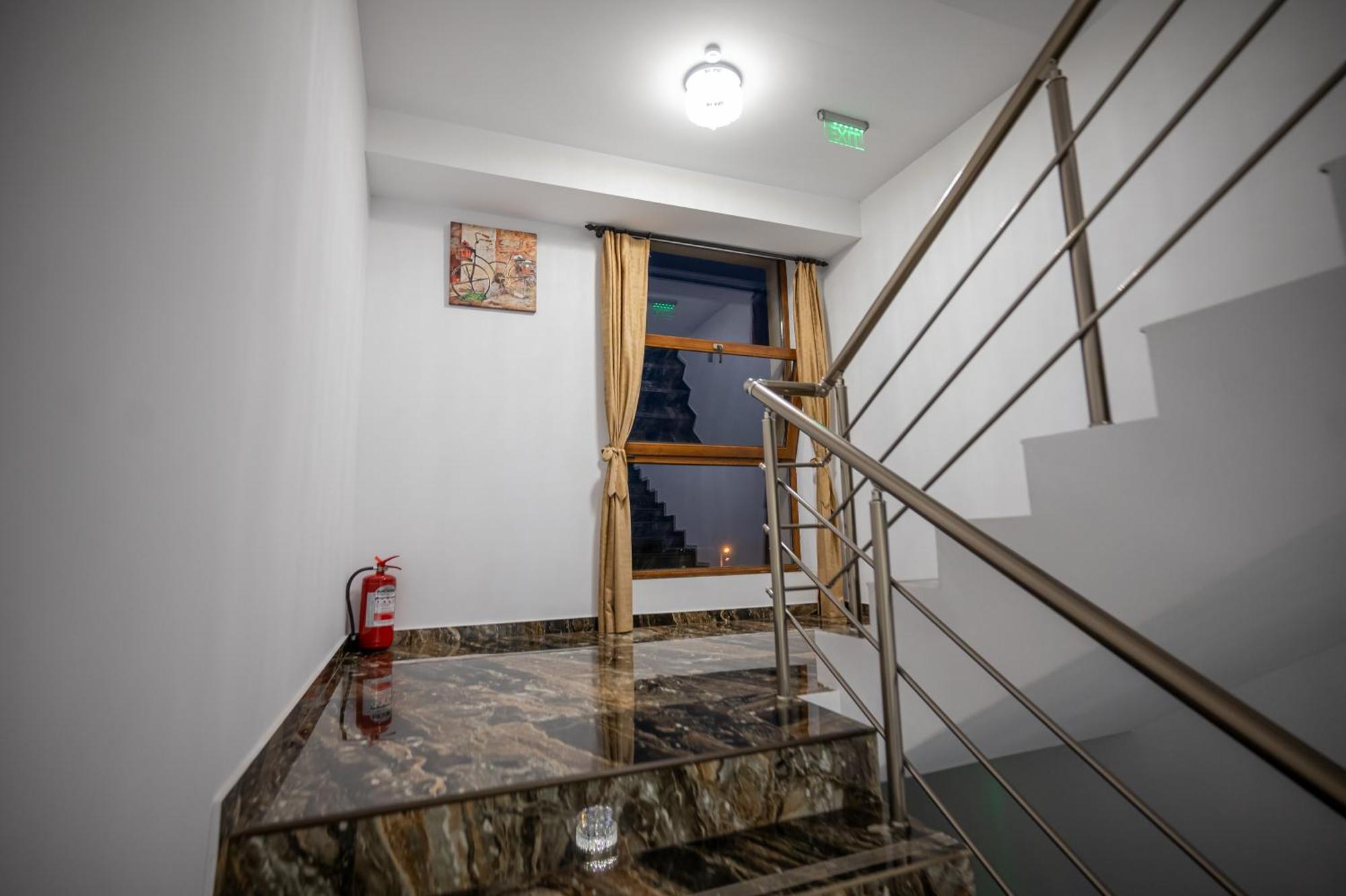 Hotel Damar コスティネシュティ エクステリア 写真