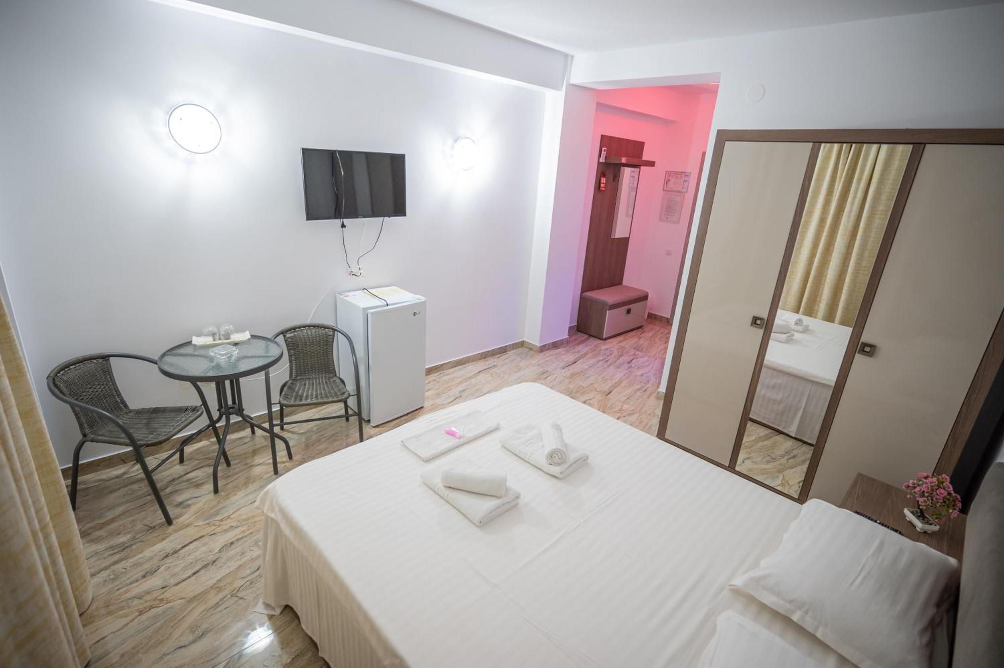 Hotel Damar コスティネシュティ エクステリア 写真