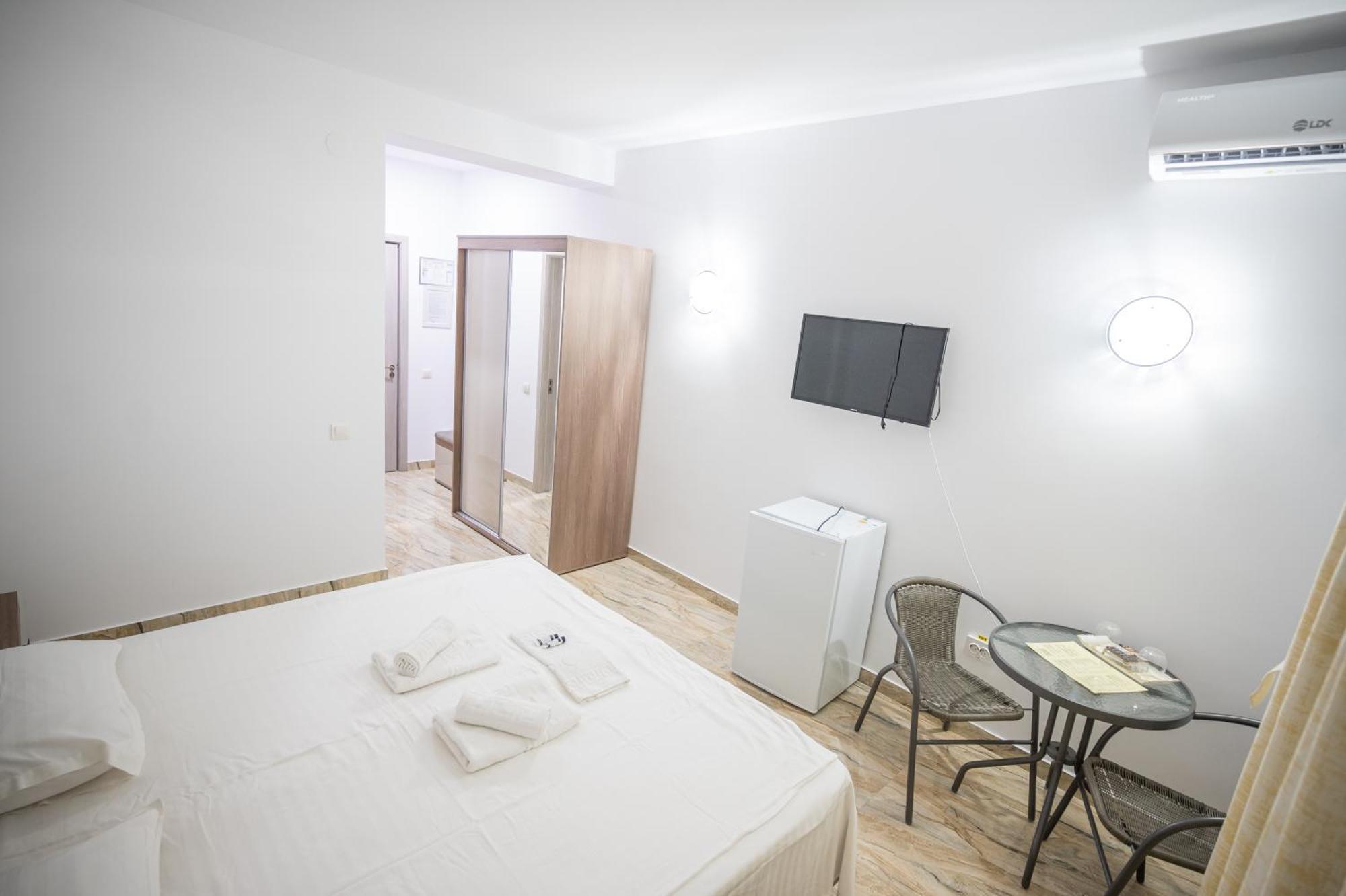Hotel Damar コスティネシュティ エクステリア 写真